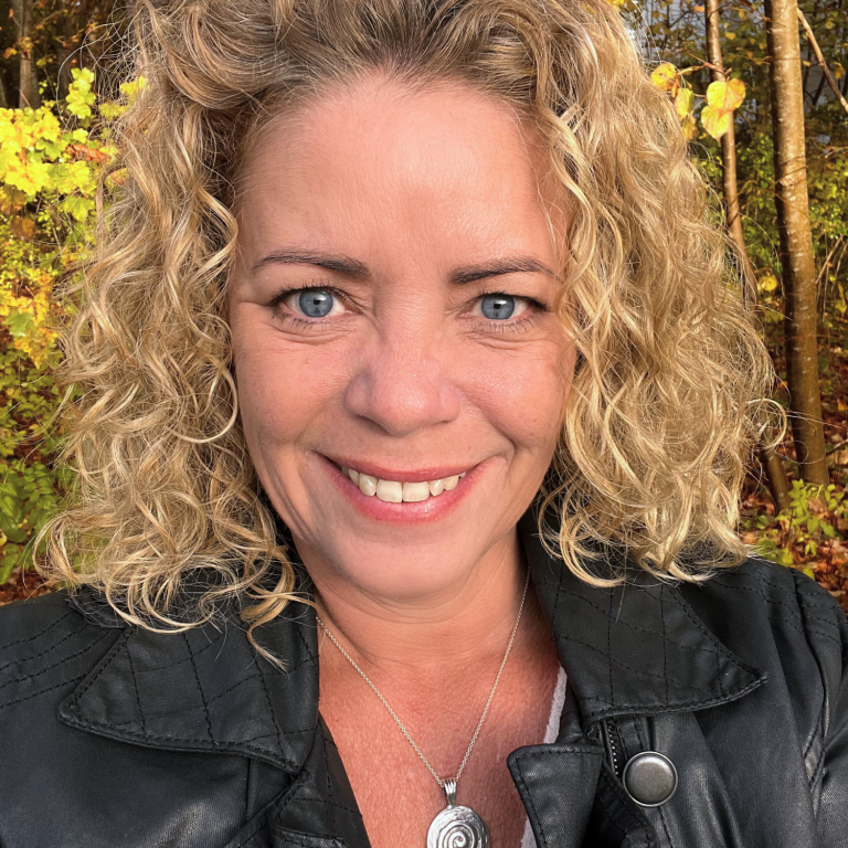 Trauma-informiertes Coaching mit Tanja Kühne. Burn-Out, Burn-On, Transgenerationale Trauma, High Performer, toxische Verbindungen.