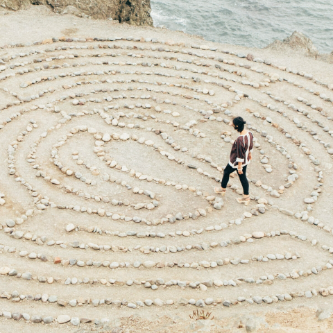Durch den Weg nach Innen erlangen wir Klarheit und Verständnis für uns selbst. Dadurch wird Entwicklung erst möglich.